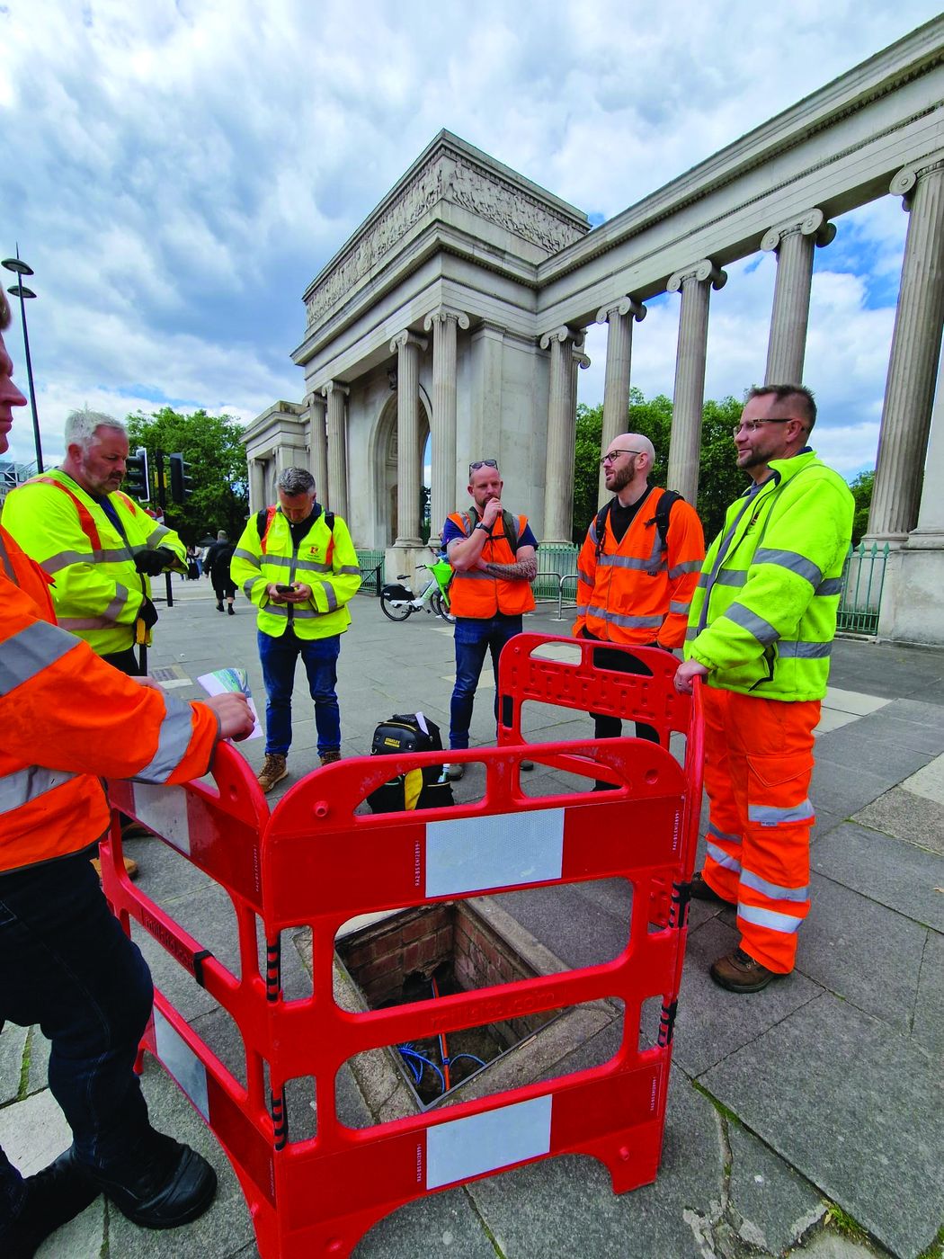 Boldyn build partner crew working at a tagged chamber in central London