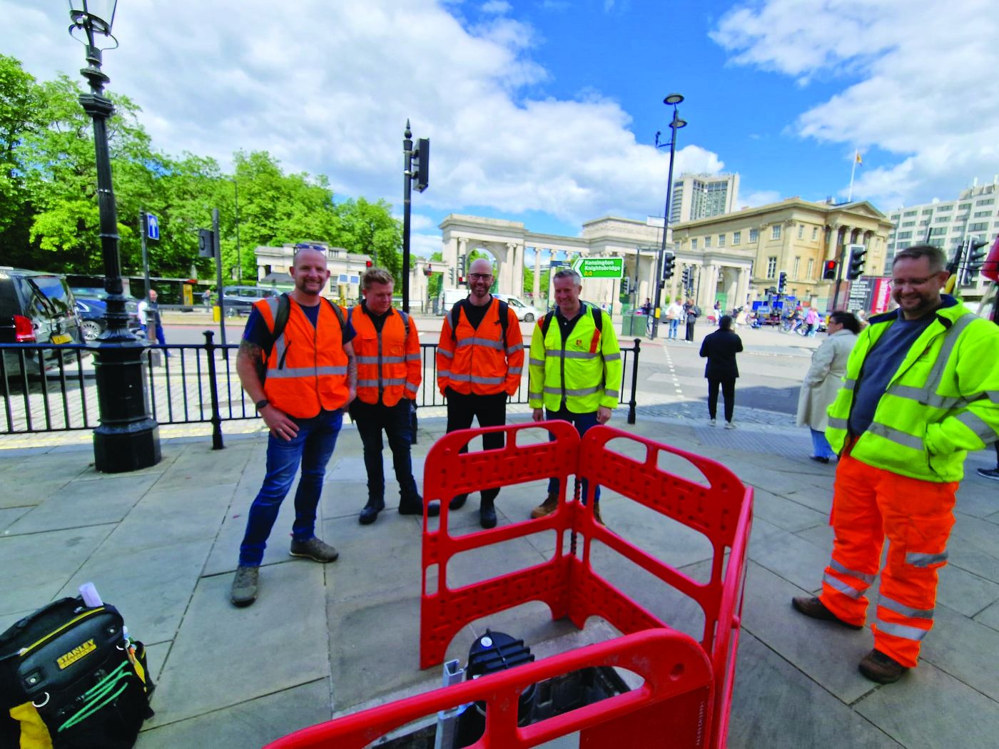 Boldyn build partners working at a street chamber in central London